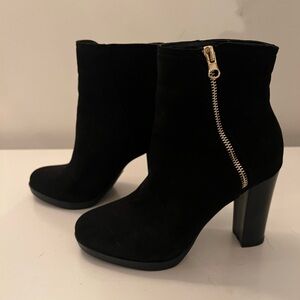 Women’s heel booties